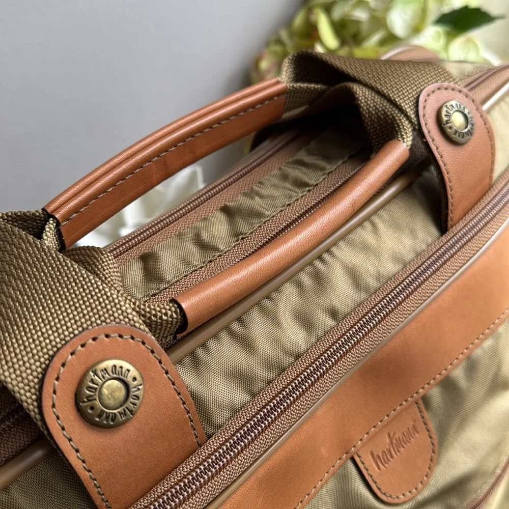 VNWOT! Hartmann Nylon and Leather Expandable Messenger Bag